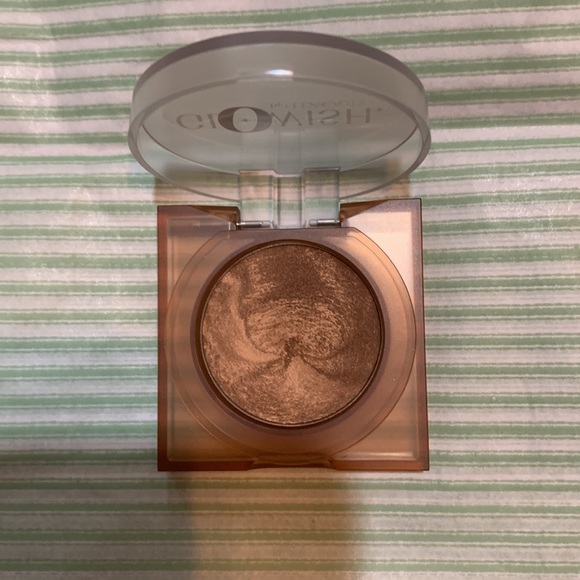 Huda Beauty Mini Glowish Bronzer in Tan Light - Picture 2 of 4